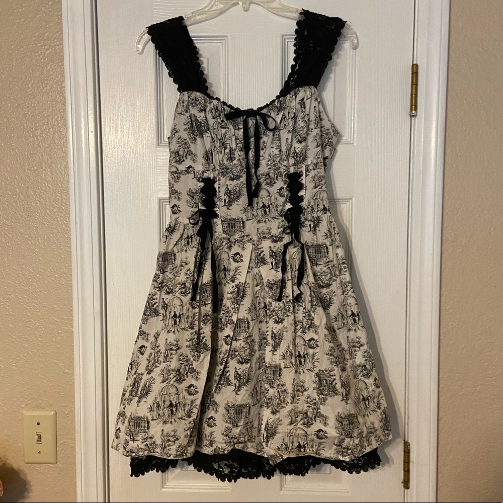 Hot Topic - Exclusive- Pride & Prejudice Zombies Dress